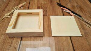 Houten Spaarpot inc. Gravering