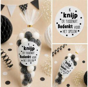Knijp ertussenuit Sluitstickers